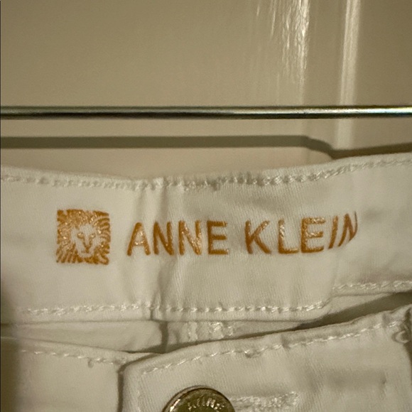 Anne Klein White Cropped Jeans - Picture 3 of 7